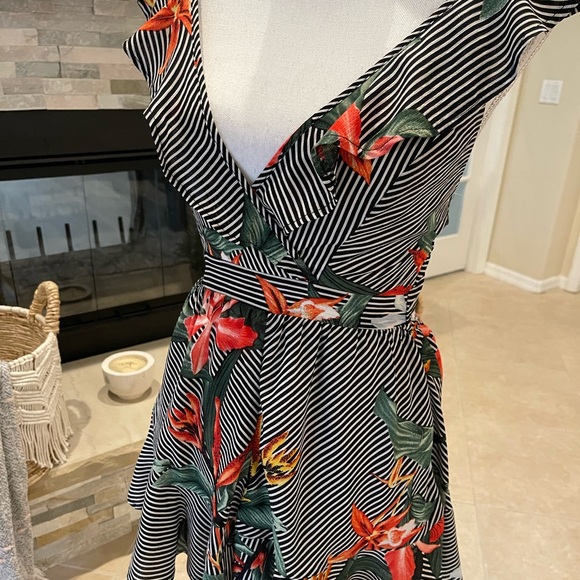 🔥HOST PICK🔥 Who I Am Brand short Romper - Picture 3 of 7